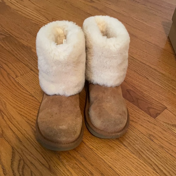 Ugg Elle Boots - Picture 2 of 8